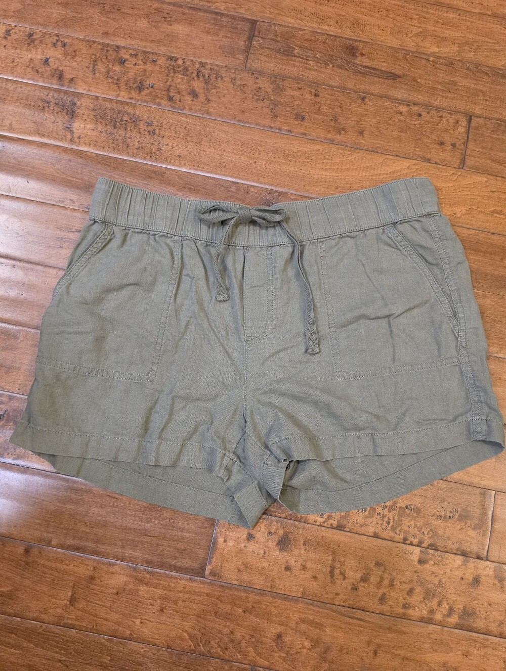 EUC Caslon Women's Olive Drawstring Casual Shorts, Medium